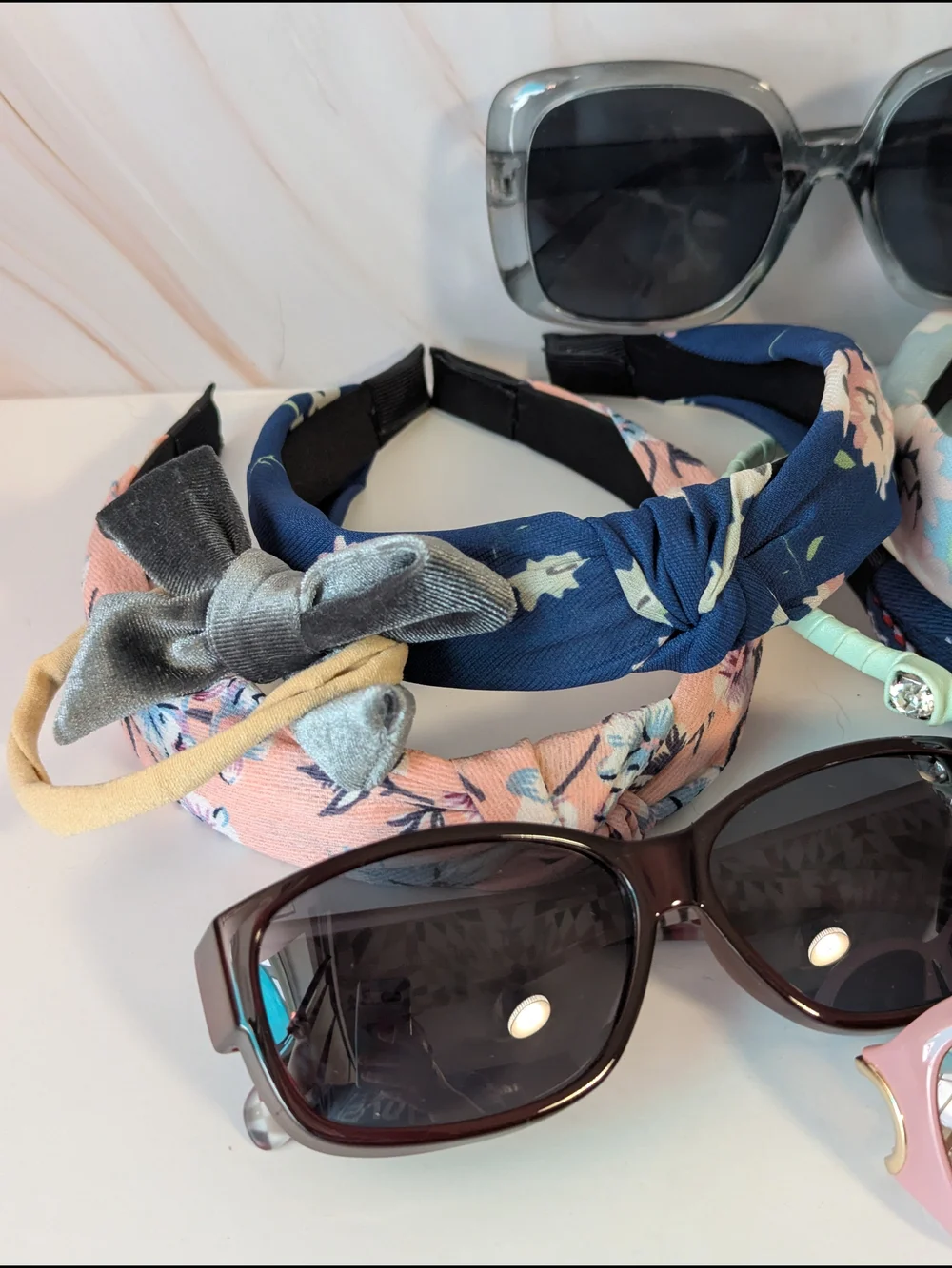 Stylish Women's Pink Sunglasses with Floral Headbands